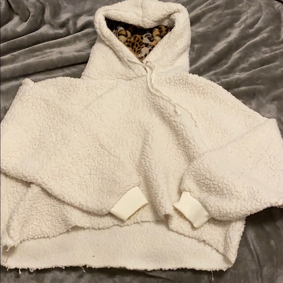 wild fable Tops - (SOLD) Wild Fable cropped sherpa